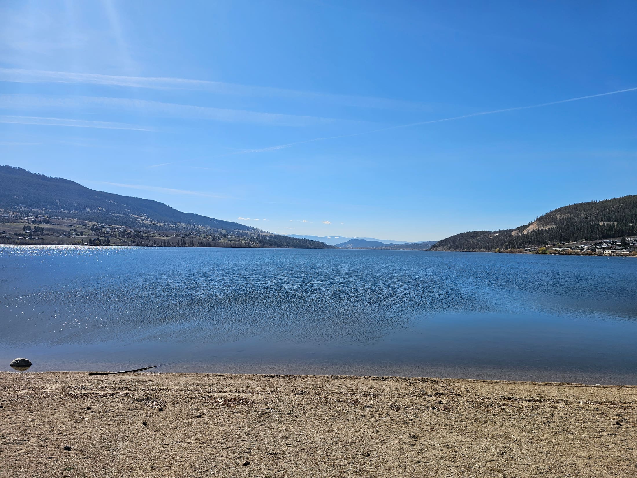 Wood Lake in Oyama, BC, beach your paddleboard in front of Lu Lou's